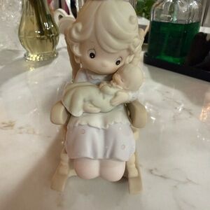 IOB Precious Moments “Love Never Leaves a Mother’s Arms”